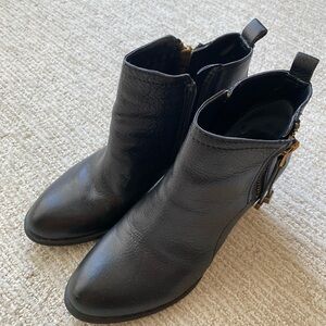 Franco Sarto Women’s Black Ankle Boot US 7M